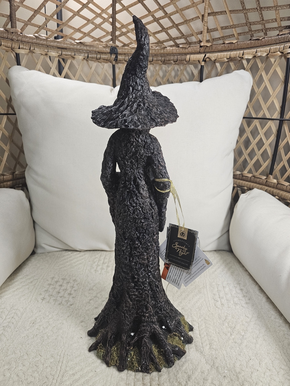 Halloween Mossy Tree Witch Holding a Pumpkin Figurine Decor viral HTF Large - Picture 7 of 7